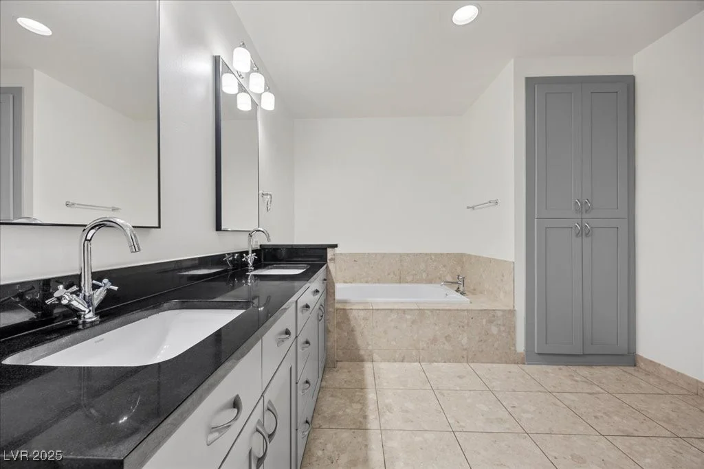 4575 Dean Martin, Las Vegas, NV 89103