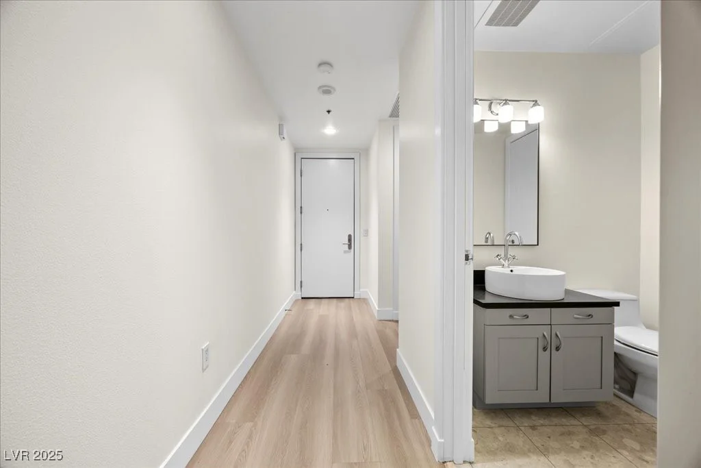 4575 Dean Martin, Las Vegas, NV 89103