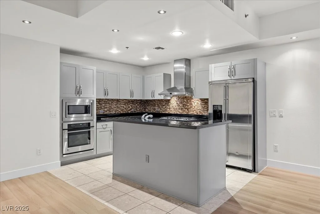 4575 Dean Martin, Las Vegas, NV 89103