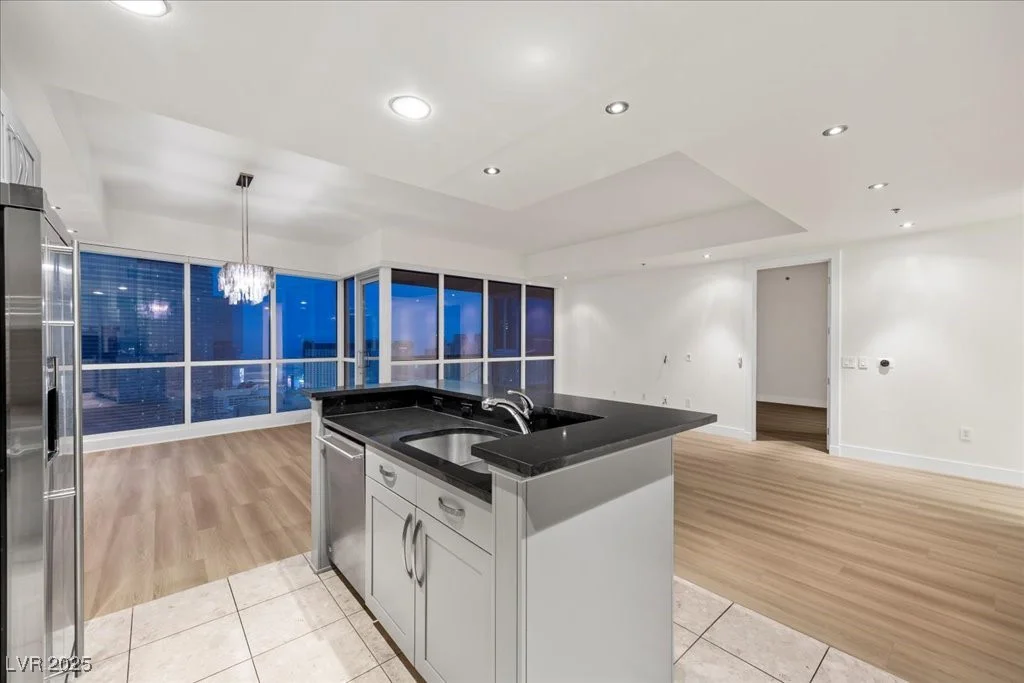 4575 Dean Martin, Las Vegas, NV 89103
