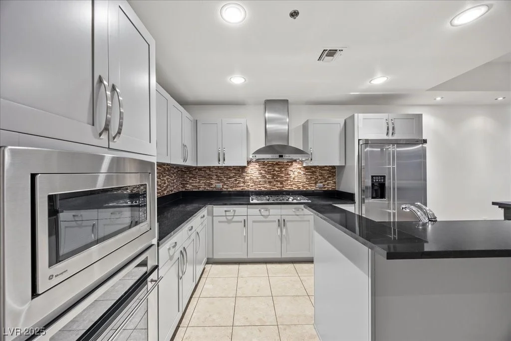 4575 Dean Martin, Las Vegas, NV 89103