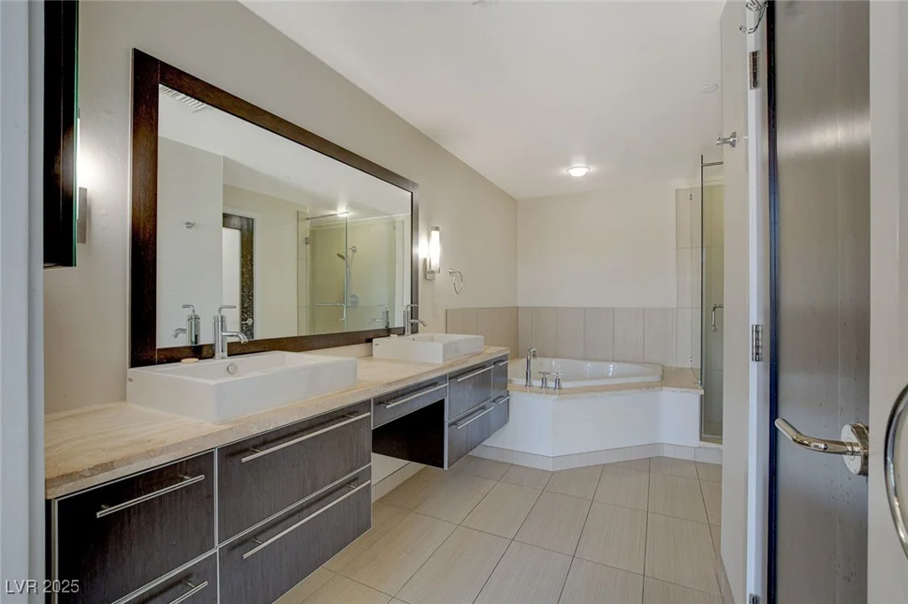 8925 Flamingo, Las Vegas, NV 89147