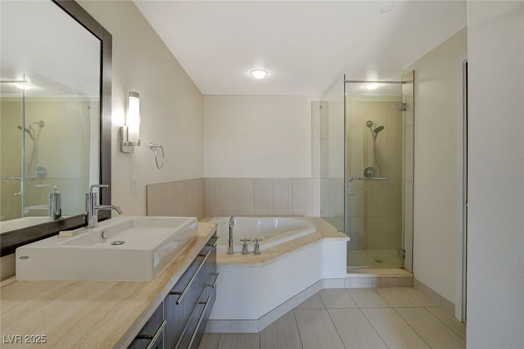 8925 Flamingo, Las Vegas, NV 89147