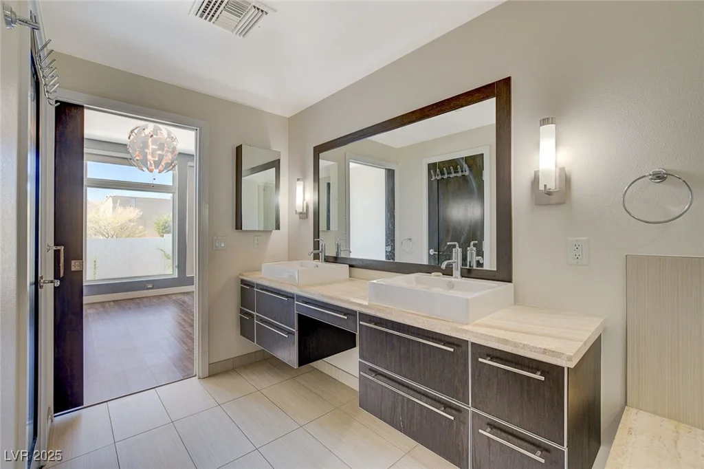 8925 Flamingo, Las Vegas, NV 89147