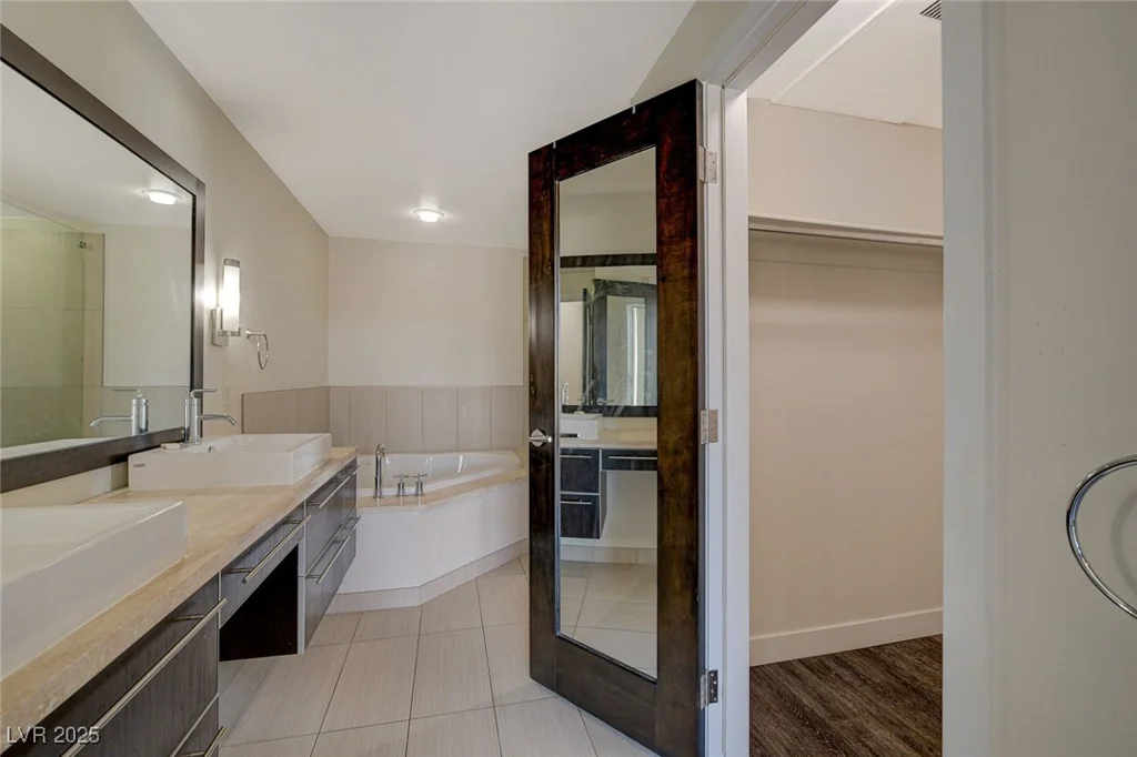 8925 Flamingo, Las Vegas, NV 89147