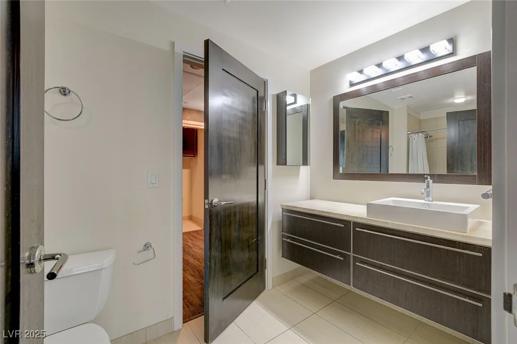 8925 Flamingo, Las Vegas, NV 89147