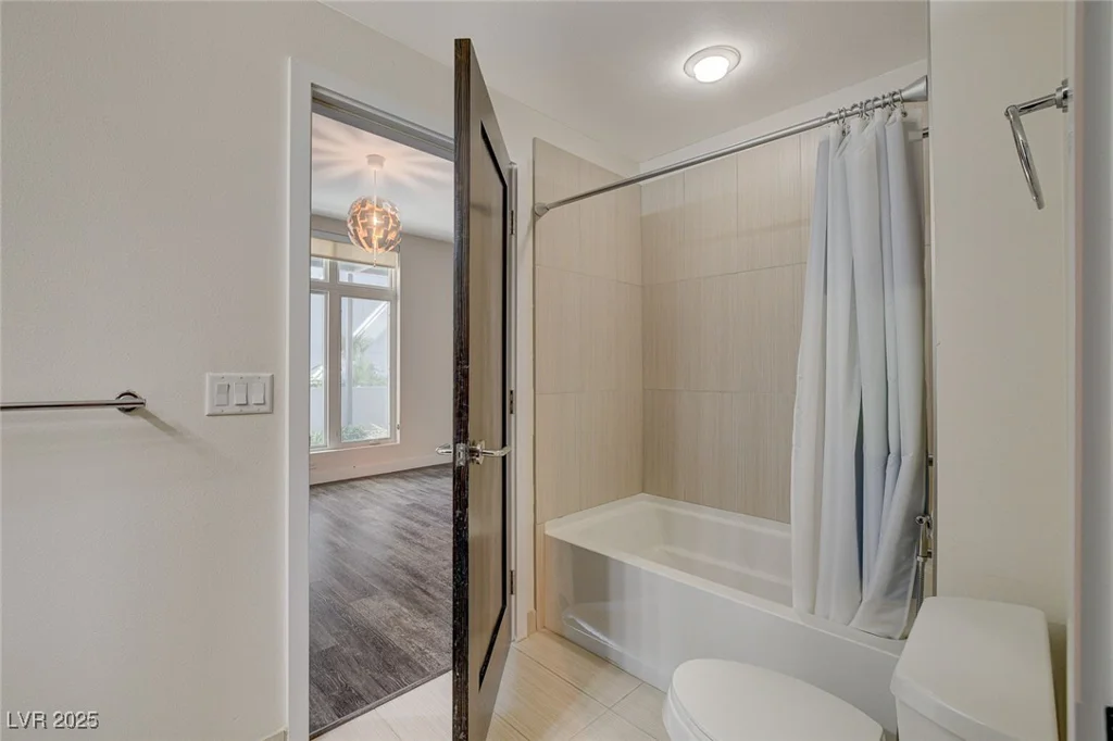8925 Flamingo, Las Vegas, NV 89147