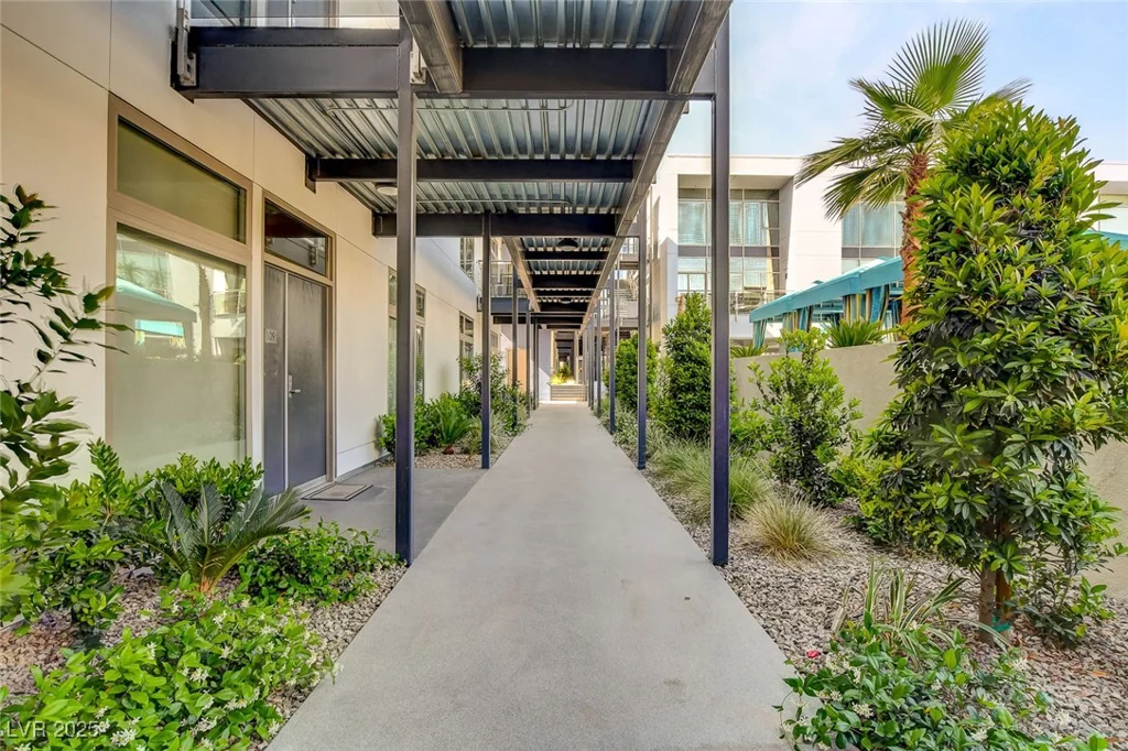 8925 Flamingo, Las Vegas, NV 89147