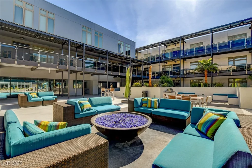 8925 Flamingo, Las Vegas, NV 89147