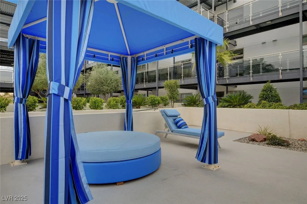 8925 Flamingo, Las Vegas, NV 89147