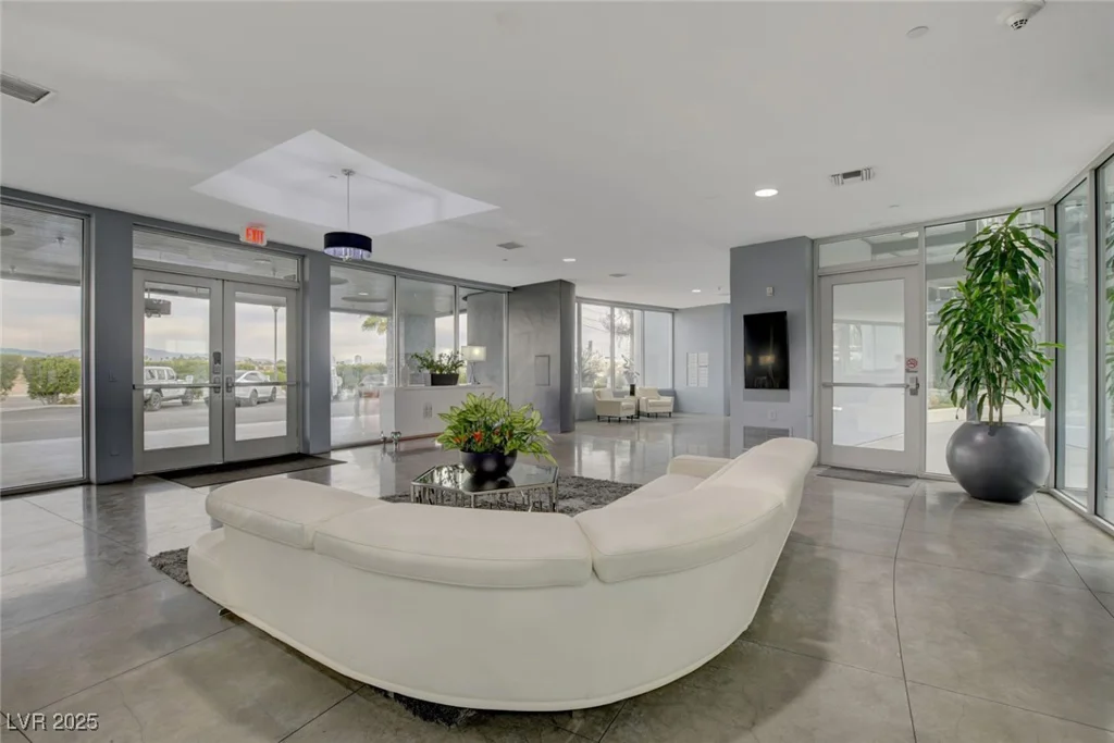 8925 Flamingo, Las Vegas, NV 89147