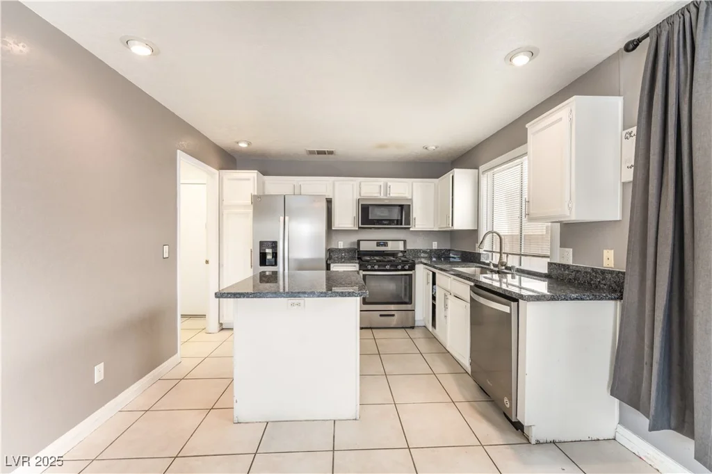 1624 Leaning Pine, Las Vegas, NV 89128