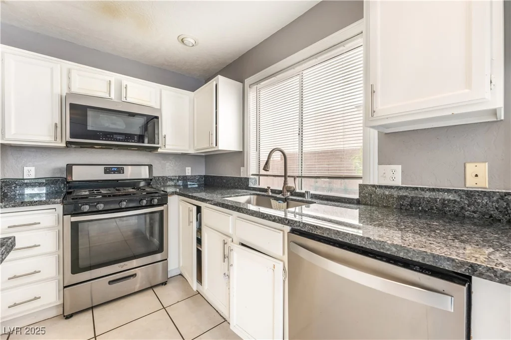 1624 Leaning Pine, Las Vegas, NV 89128