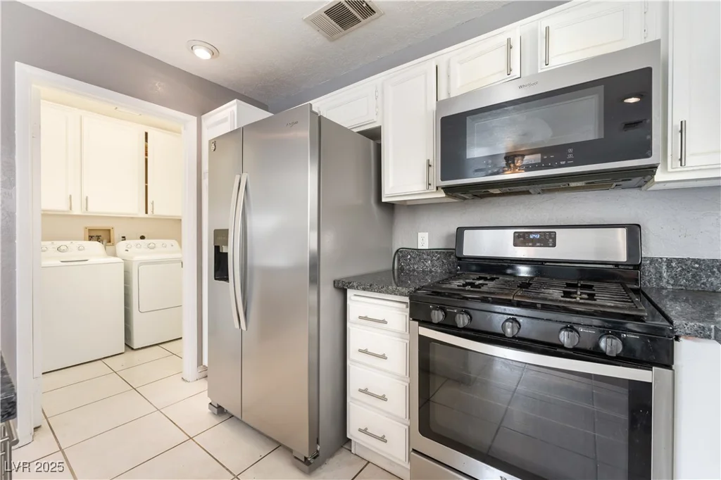 1624 Leaning Pine, Las Vegas, NV 89128