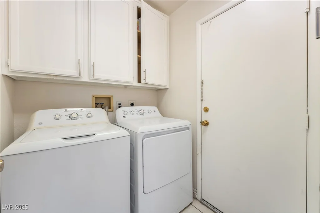 1624 Leaning Pine, Las Vegas, NV 89128