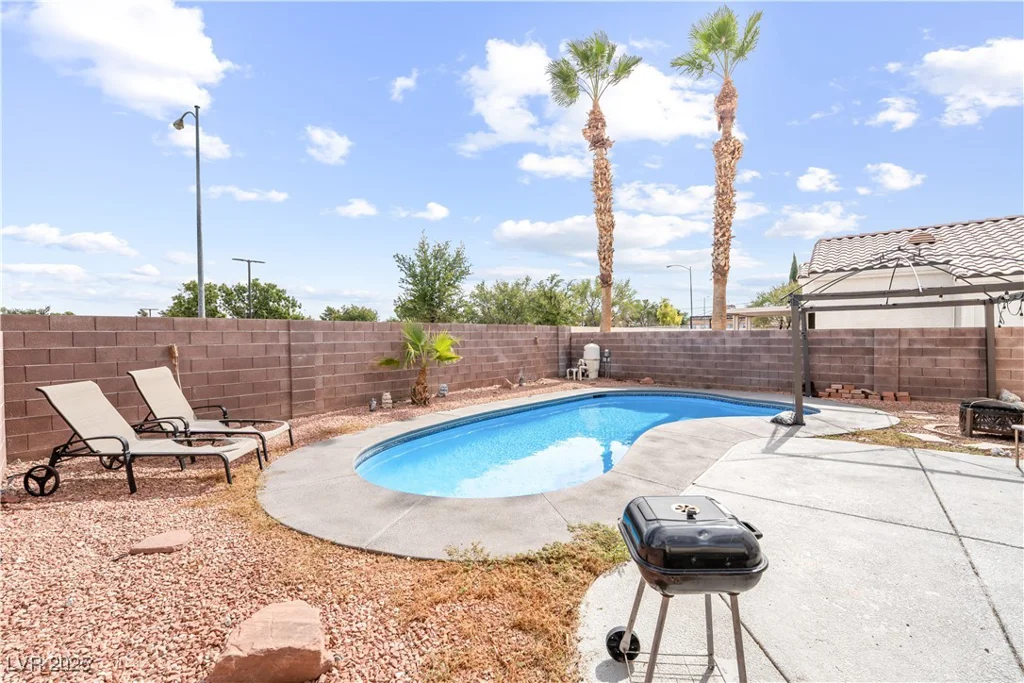 1624 Leaning Pine, Las Vegas, NV 89128