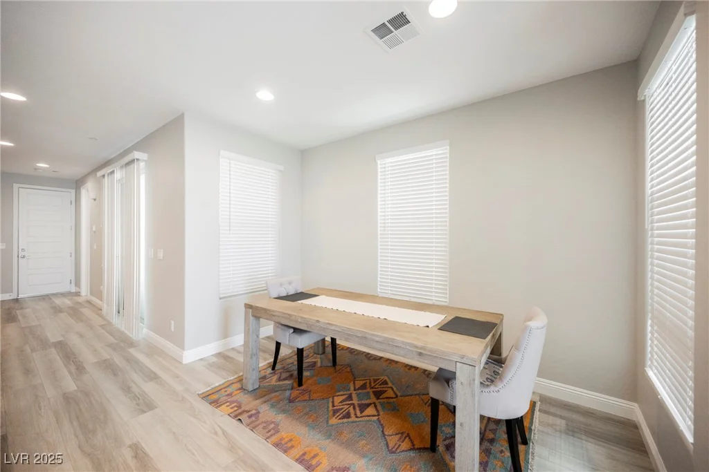 11676 Hamilton Lake, Las Vegas, NV 89138