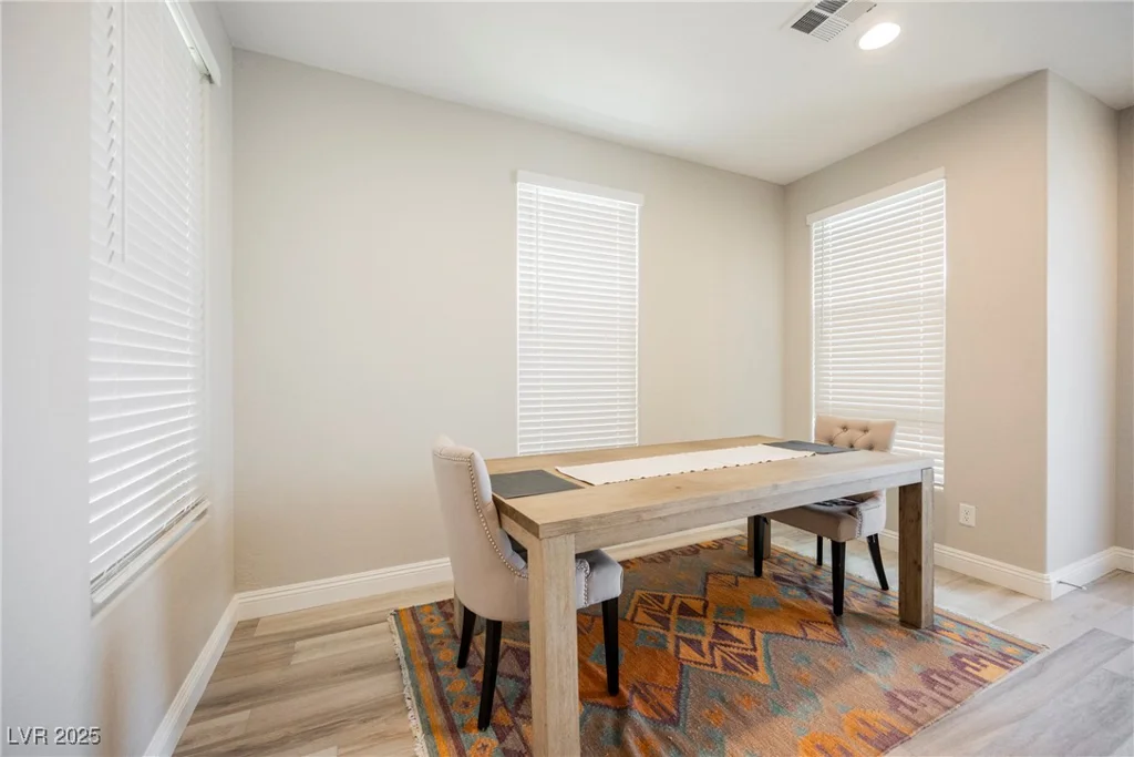 11676 Hamilton Lake, Las Vegas, NV 89138