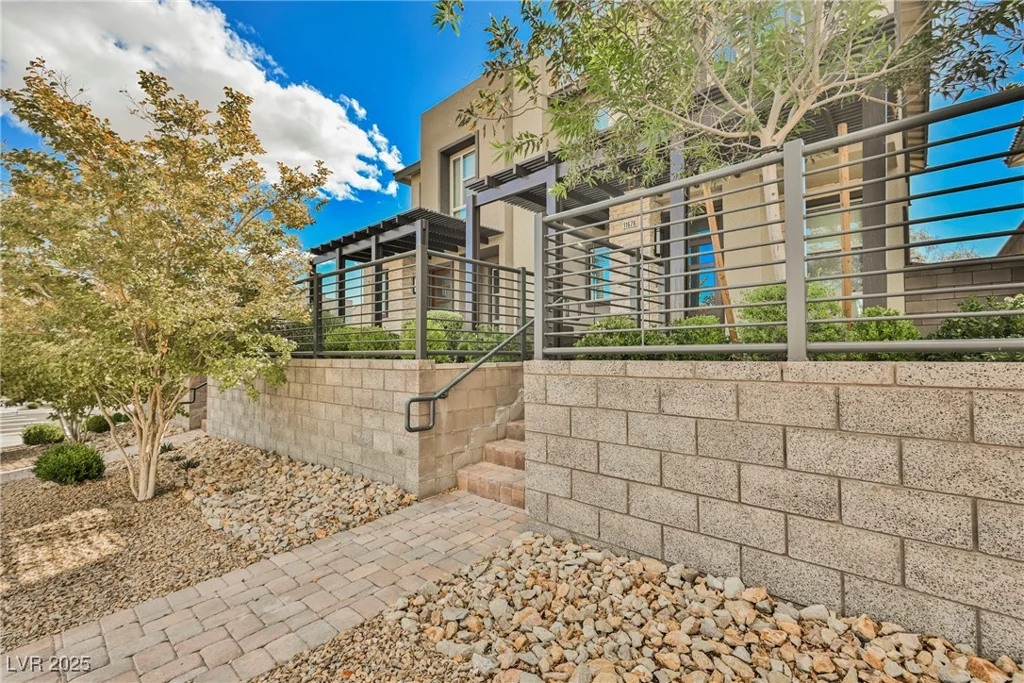 11676 Hamilton Lake, Las Vegas, NV 89138