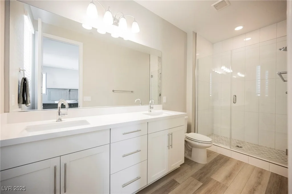 11676 Hamilton Lake, Las Vegas, NV 89138