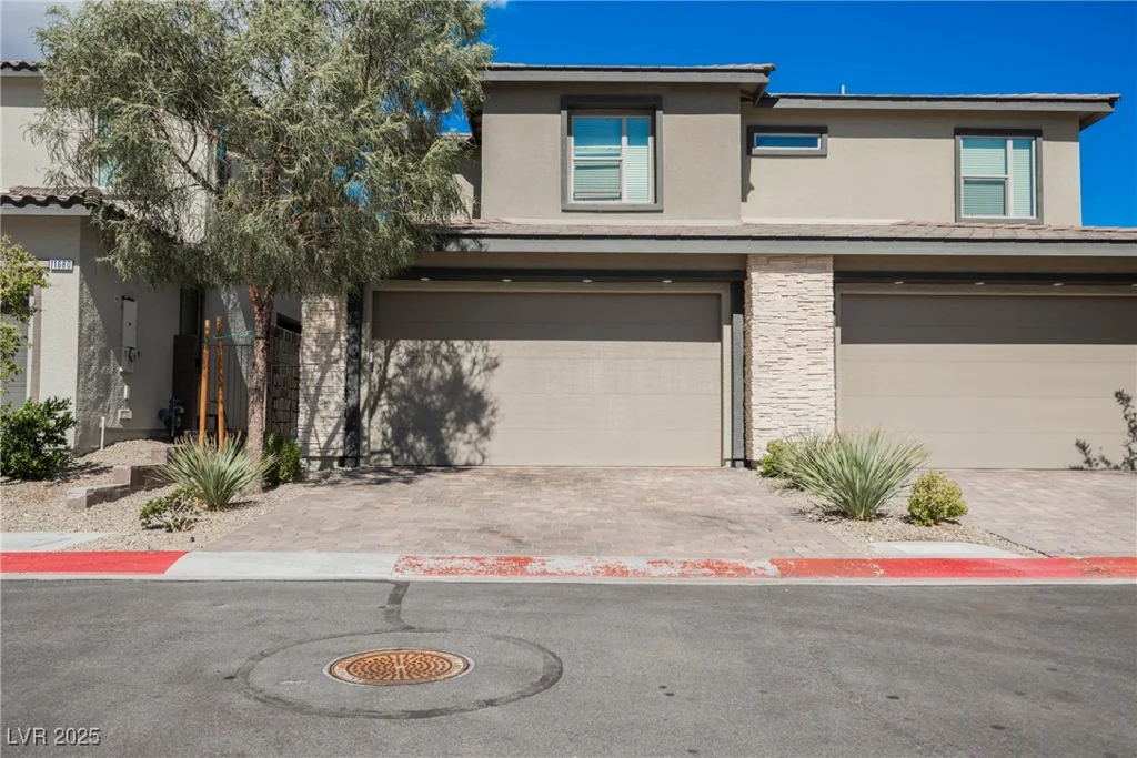 11676 Hamilton Lake, Las Vegas, NV 89138