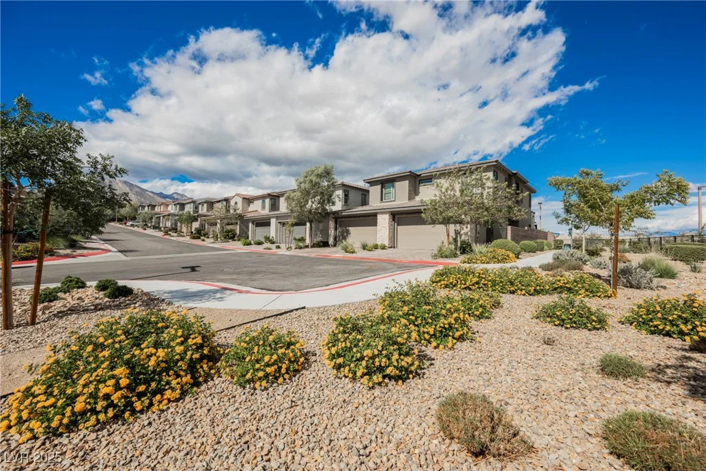 11676 Hamilton Lake, Las Vegas, NV 89138