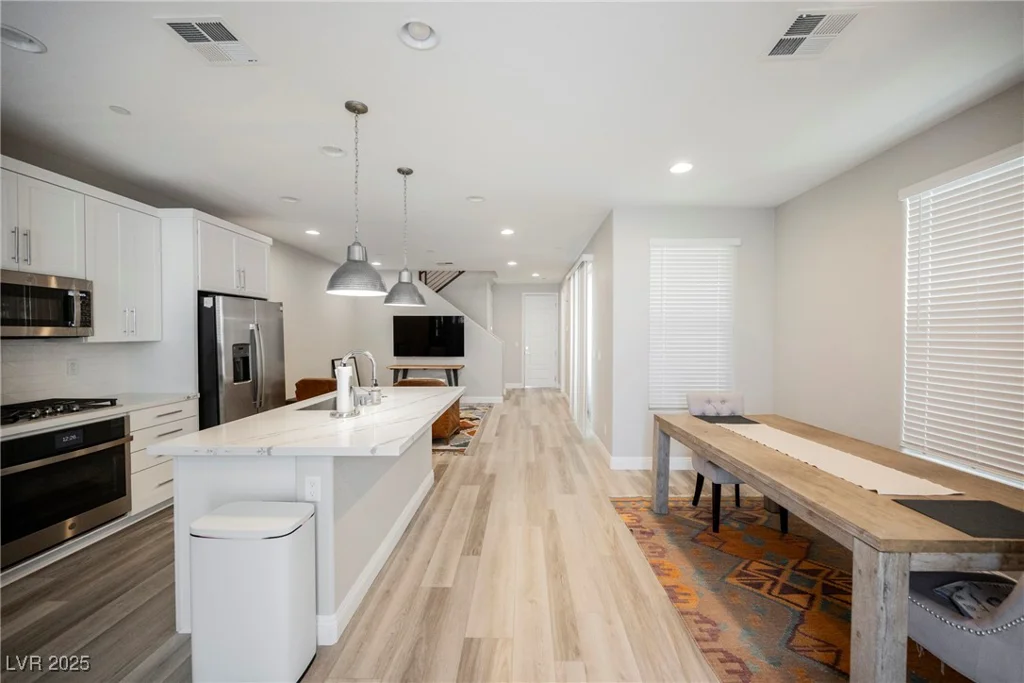 11676 Hamilton Lake, Las Vegas, NV 89138