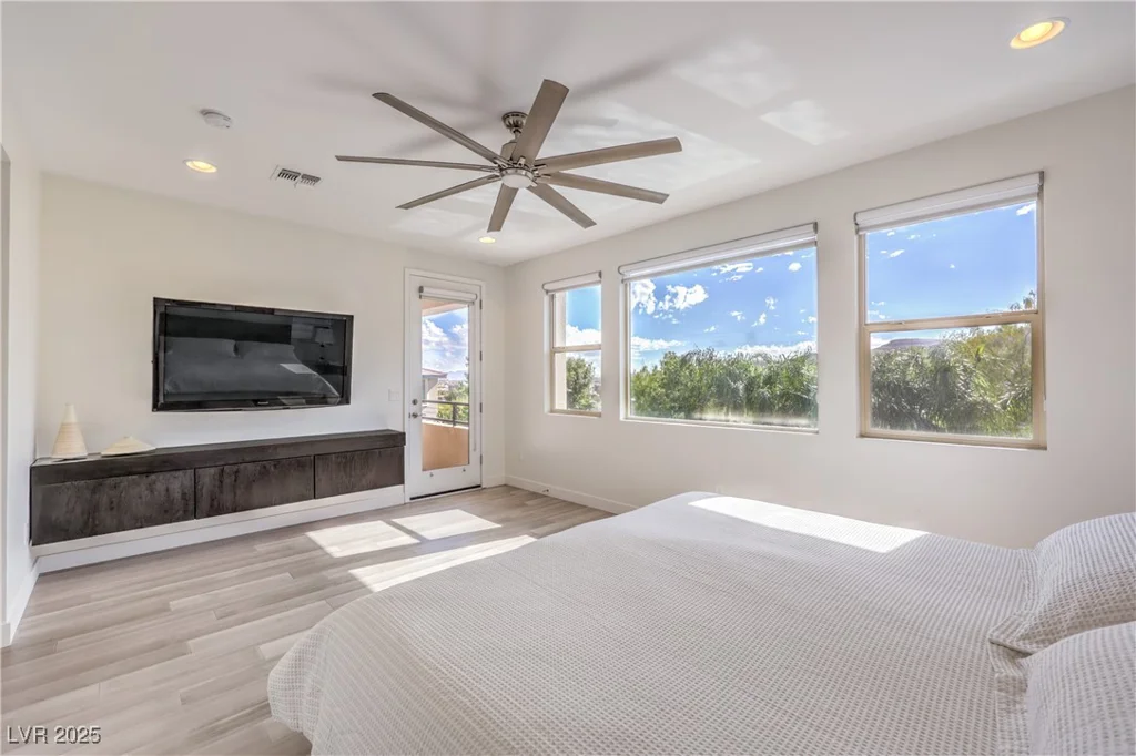 10337 Kesington, Las Vegas, NV 89135