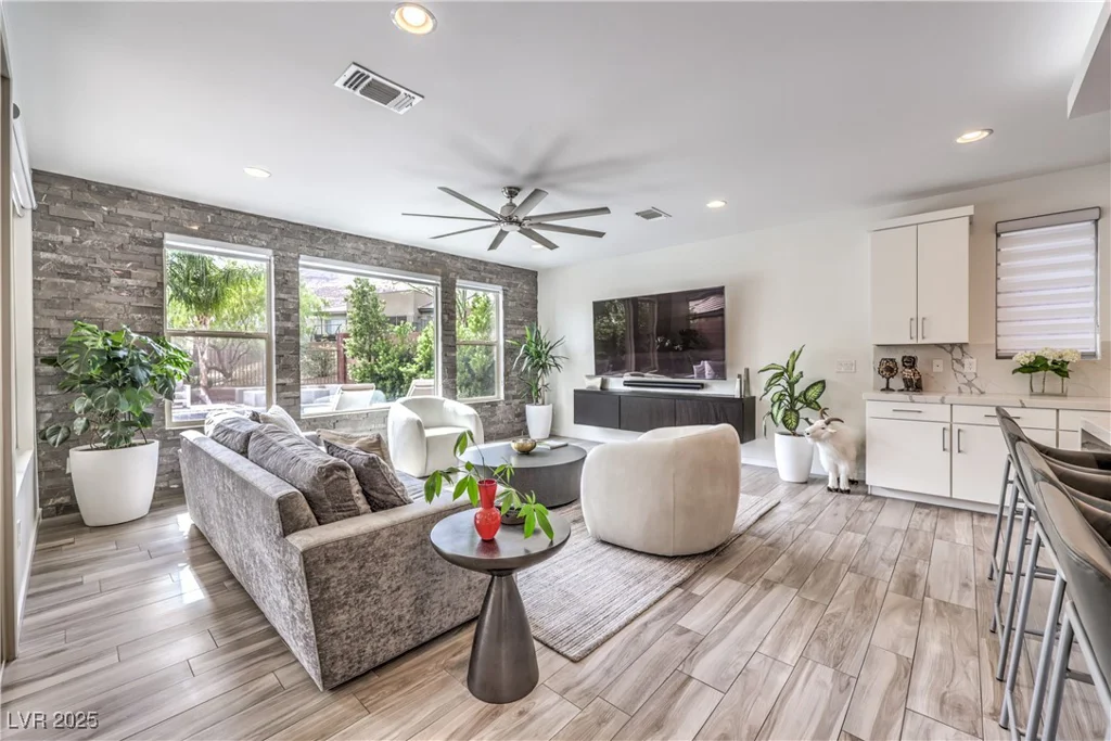 10337 Kesington, Las Vegas, NV 89135