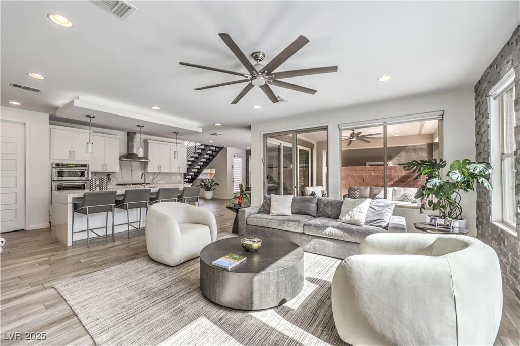 10337 Kesington, Las Vegas, NV 89135