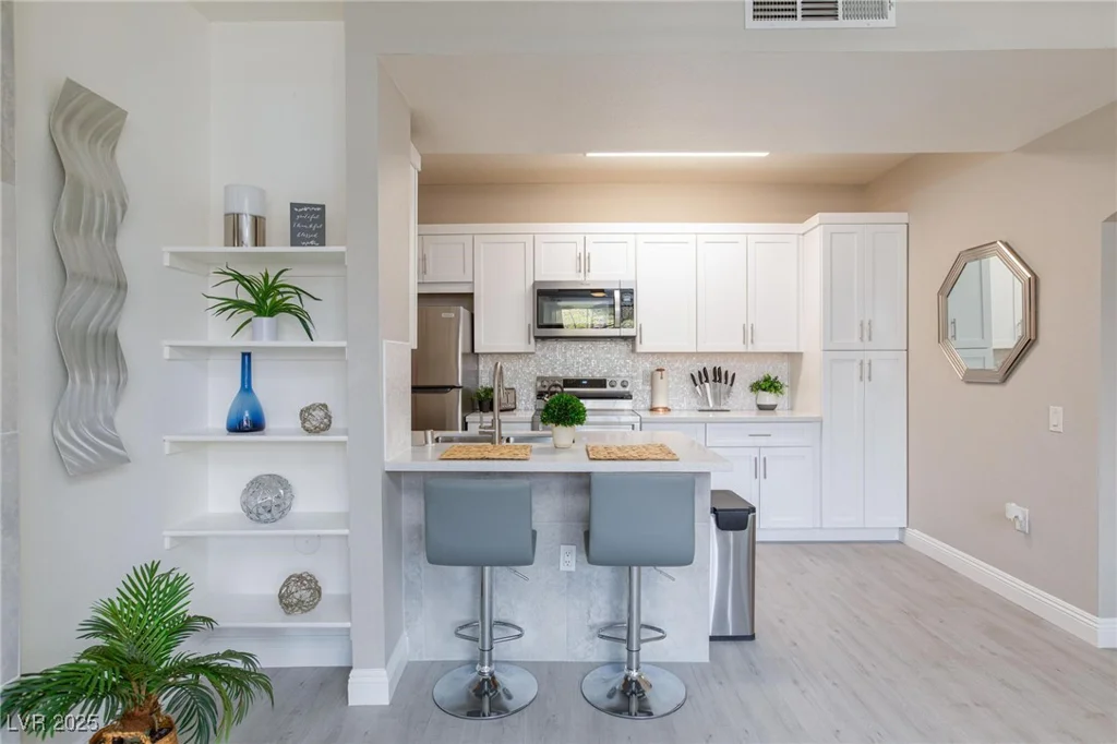 5130 Jones, Las Vegas, NV 89118