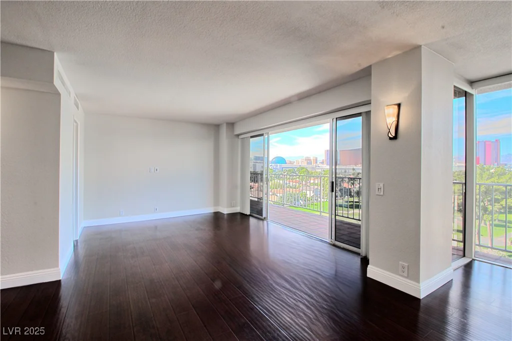 3111 Bel Air, Las Vegas, NV 89109