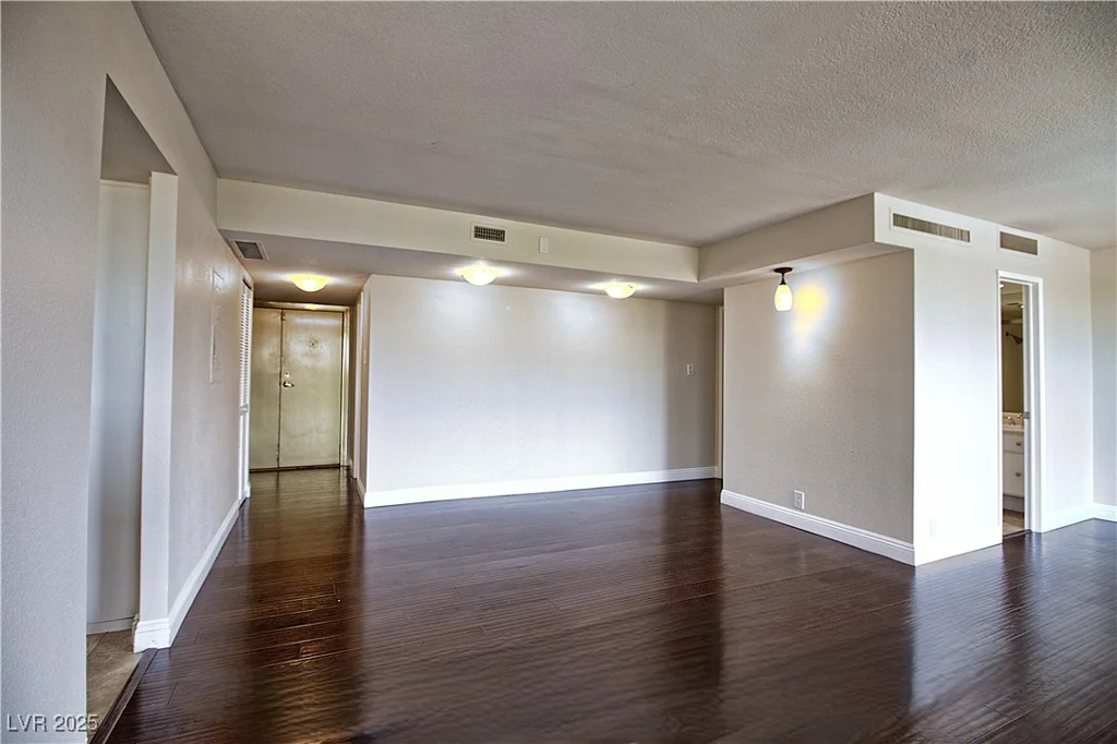 3111 Bel Air, Las Vegas, NV 89109