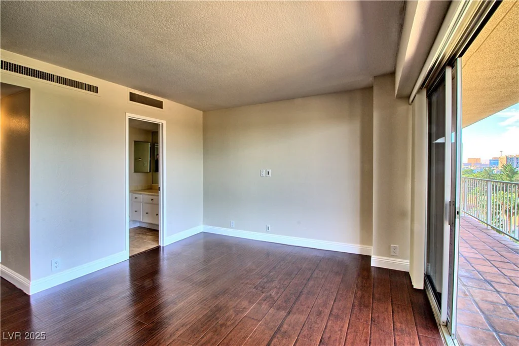 3111 Bel Air, Las Vegas, NV 89109