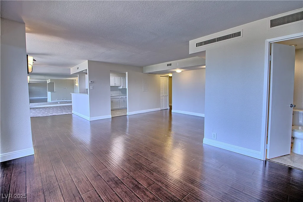 3111 Bel Air, Las Vegas, NV 89109