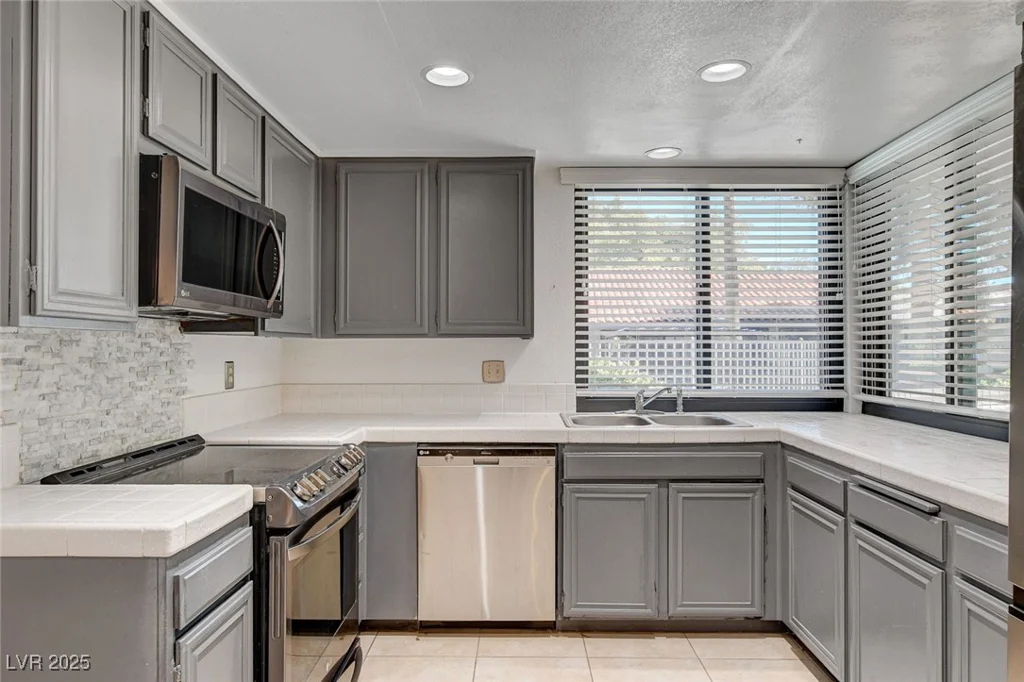 3448 Manzano, Las Vegas, NV 89121