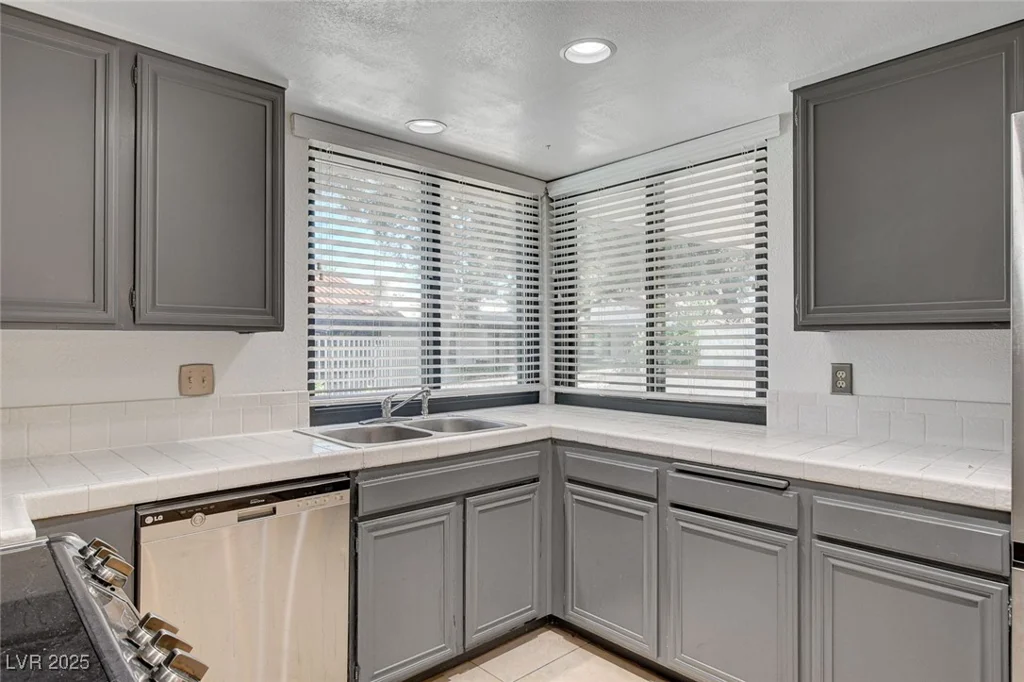 3448 Manzano, Las Vegas, NV 89121