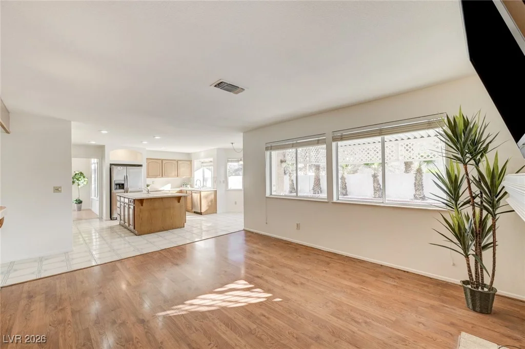 9725 Cascade Falls, Las Vegas, NV 89117