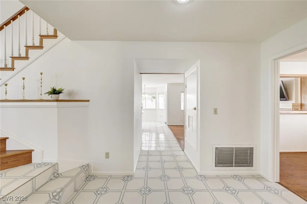 9725 Cascade Falls, Las Vegas, NV 89117