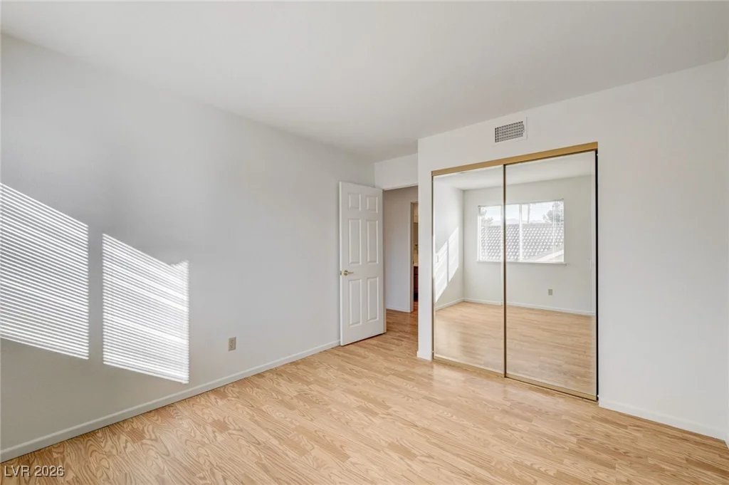 9725 Cascade Falls, Las Vegas, NV 89117