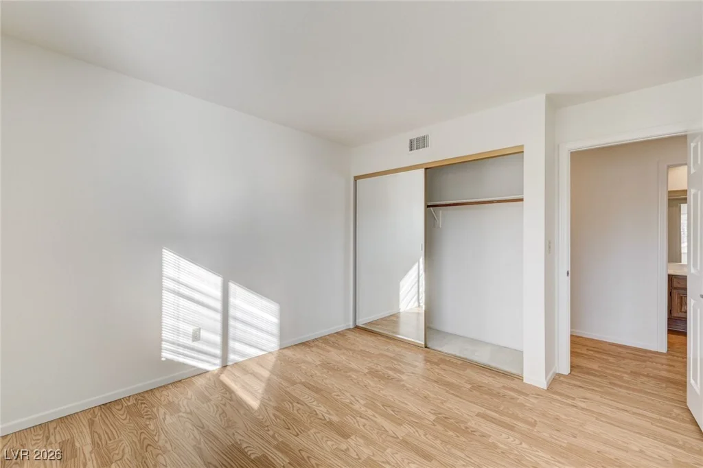 9725 Cascade Falls, Las Vegas, NV 89117