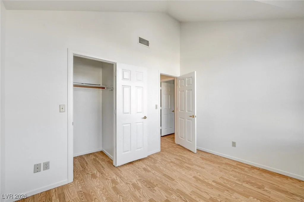9725 Cascade Falls, Las Vegas, NV 89117