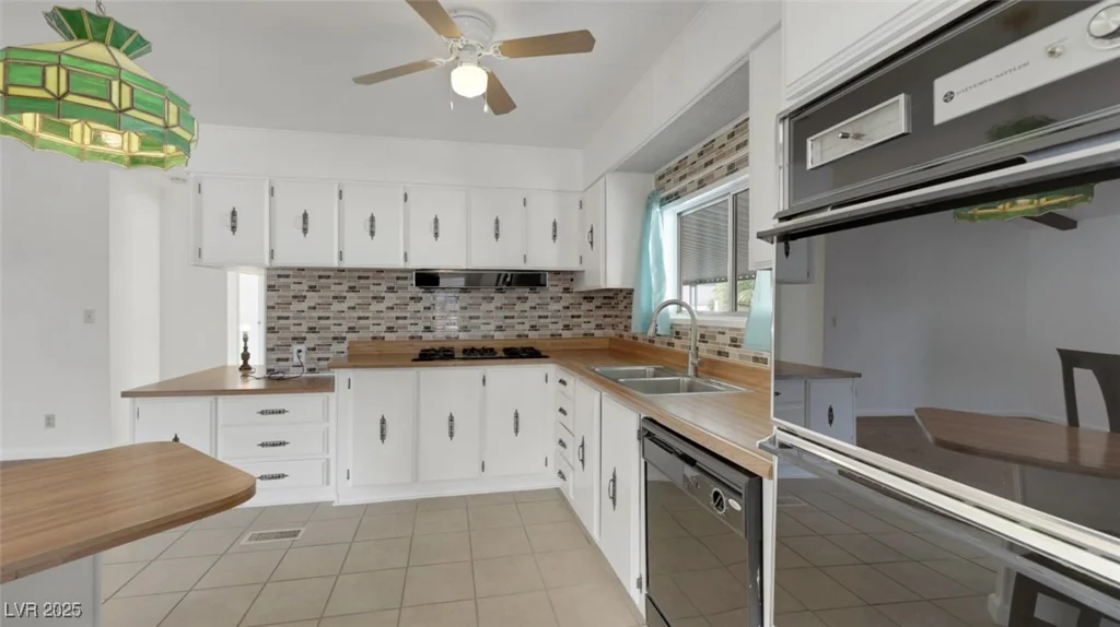 3599 Gulf Shores, Las Vegas, NV 89122