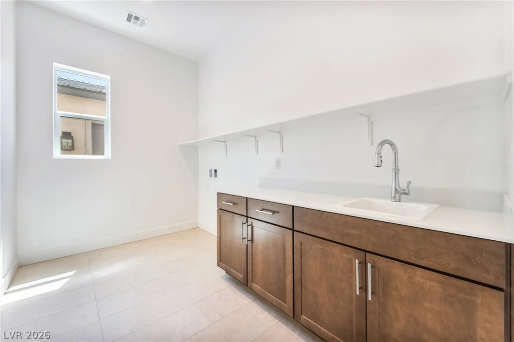 5721 Kings Bluff, Las Vegas, NV 89131