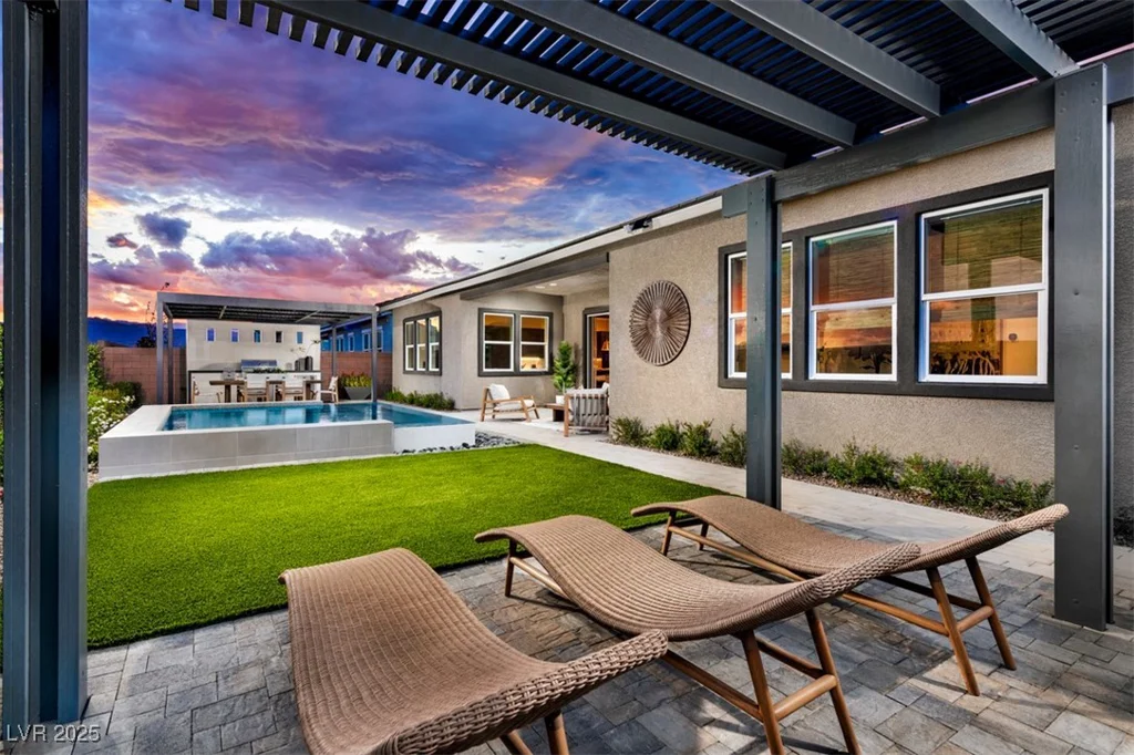 5721 Kings Bluff, Las Vegas, NV 89131