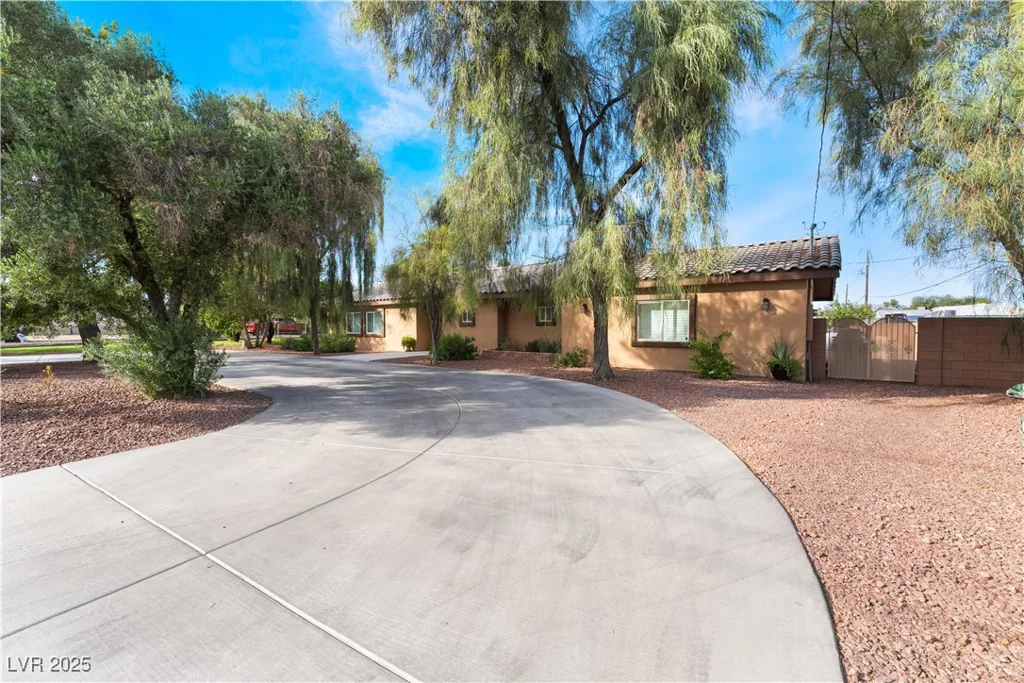 5976 Stewart, Las Vegas, NV 89110