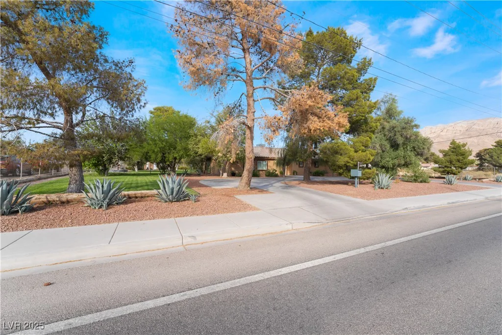 5976 Stewart, Las Vegas, NV 89110
