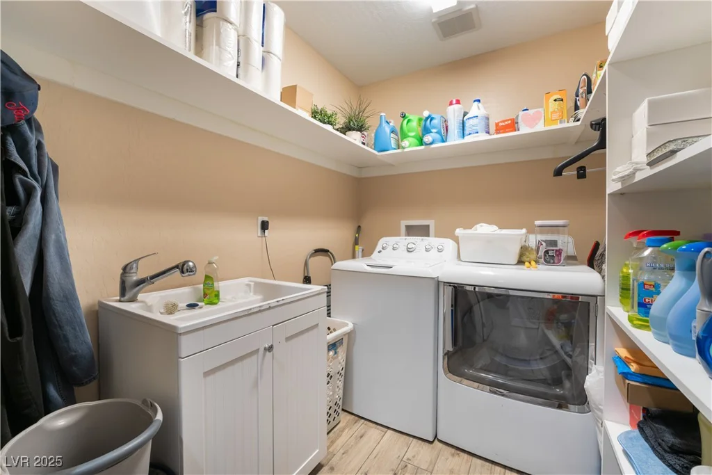 5976 Stewart, Las Vegas, NV 89110
