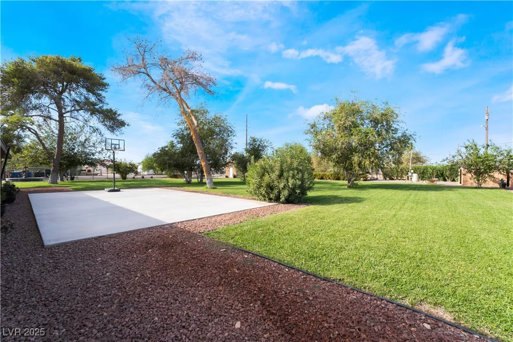 5976 Stewart, Las Vegas, NV 89110