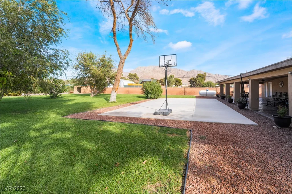 5976 Stewart, Las Vegas, NV 89110